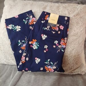 Navy base floral capri 5/$10